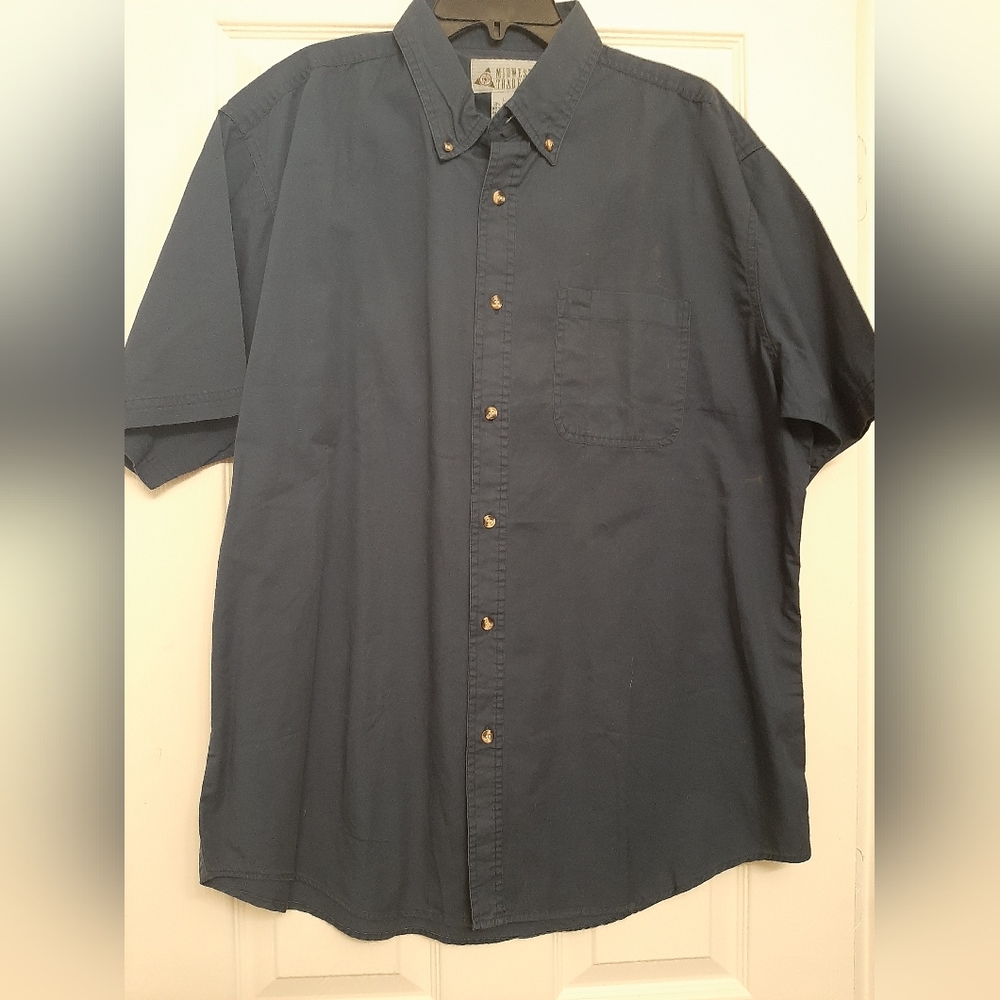 Mens new with tags large Midwest trading brand button down shirt